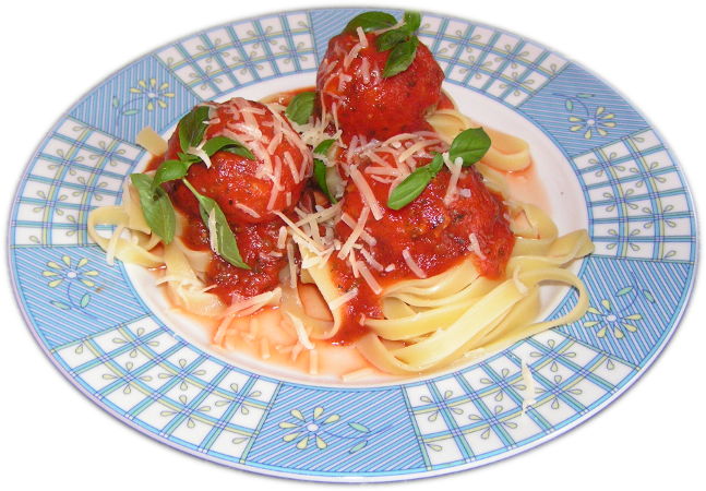 marchwiowe pulpety w koszyczkach z makaronu tagliatelle w sosie pomidorowym